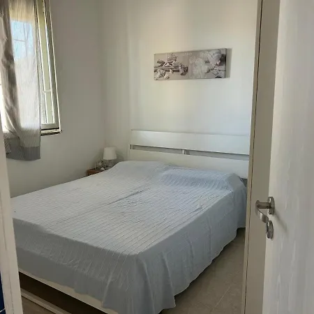 - A Pochi Passi Dal Mare Granelli